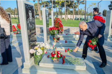 8 Noyabr- “Zəfər Günü”nün beşinci ildönümü ilə əlaqədar ölkəmizin hər yerində olduğu kimi Binəqədi rayonunda da şəhidlərimizin əziz xatirəsi böyük ehtiramla yad edildi
