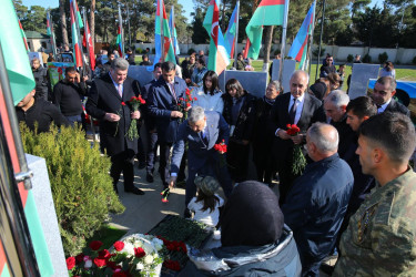 Binəqədi rayonunda 8 Noyabr - “Zəfər Günü” ilə əlaqədar şəhidlərimizin əziz xatirəsi böyük ehtiramla yad edildi