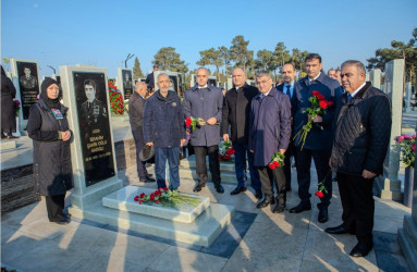 8 Noyabr- “Zəfər Günü”nün beşinci ildönümü ilə əlaqədar ölkəmizin hər yerində olduğu kimi Binəqədi rayonunda da şəhidlərimizin əziz xatirəsi böyük ehtiramla yad edildi