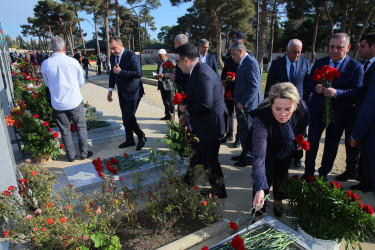 27 Sentyabr - “Anım Günü” ilə əlaqədar ölkəmizin hər yerində olduğu kimi Binəqədi rayonunda da şəhidlərimizin əziz xatirəsi böyük ehtiramla yad edildi