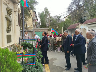 Şəhid Qurbanov Davud Taryel oğlunun barelyefi önündə anım mərasimi keçirildi