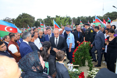 Şəhid Şadmanov Əkrəm Yunus oğlunun şəhadətinin birinci ildönümü ilə əlaqədar 2-ci Fəxri Xiyabanda qəbirüstü abidəsi ziyarət olundu