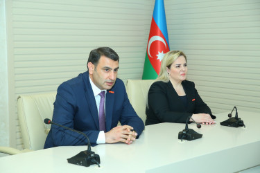 23 iyun 2025-ci il tarixində Binəqədi Rayon İcra Hakimiyyətinin inzibati binasında “23 İyun – Dövlət Qulluqçularının Peşə Bayramı" münasibətilə tədbir keçirildi
