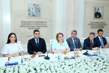 Yeni Azərbaycan Partiyası Binəqədi rayon təşkilatında partiya üzvü olan bir qrup dövlət qulluqçusu ilə görüş keçirildi
