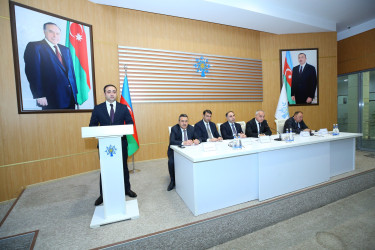 Binəqədi rayon təsərrüfatının 2025-2026-cı illərin payız-qış mövsümünə hazırlığın vəziyyəti, qış aylarında Rayon İcra Hakimiyyətinin, təsərrüfat xidmətlərinin, ayrı-ayrı idarə, müəssisə və təşkilatların qarşısında duran vəzifələrə həsr olunmuş müşavirə keçirildi