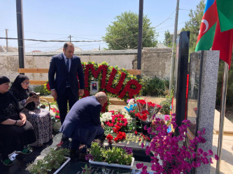 Şəhid Mahmudov Seymur Elsəvər oğlunun doğum günü ilə əlaqədar məzarı ziyarət olundu