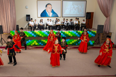 Binəqədi rayonu 276 № li tam orta məktəbdə “Konstitusiya və Suverenlik İli” çərçivəsində 15 İyun–“Milli Qurtuluş Günü”nə həsr olunmuş “Elimin dayağı,yurdumun fəxri” adlı  yaradıcılıq müsabiqəsi laureatlarının yekun konserti keçirildi
