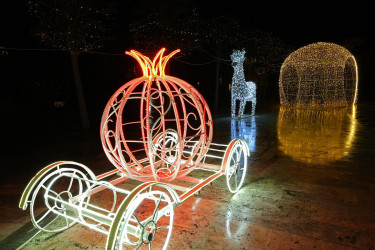 31 Dekabr - “Dünya Azərbaycanlılarının Həmrəyliyi Günü” və “Yeni il” bayramı münasibətilə Binəqədi rayonunun prospektləri, küçələri, parkları bəzədildi