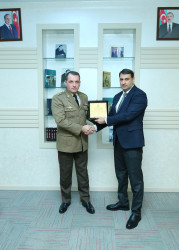 “Binəqədi rayonunda 2025-ci ildə Mülki müdafiə sahəsində görülmüş işlərin yekunları və 2026-cı ildə qarşıda duran vəzifələr” və “Yanğın təhlükəsizliyinin təmin olunmasında Fövqəladə Hallar Nazirliyi, yerli icra hakimiyyəti və özünüidarəetmə orqanlarının birgə fəaliyyəti” mövzusunda rayon müşavirəsi keçirildi