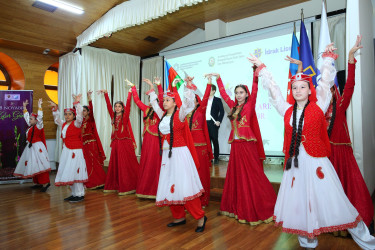 "İdrak” liseyində "Konstutsiya və Suverenlik ili" çərçivəsində “ 8 Noyabr-Zəfər Gününün beşinci ildönümünə həsr olunmuş "Zəfərin qəhrəmanları: şəhidlər və qazilər" adlı tədbir təşkil olundu