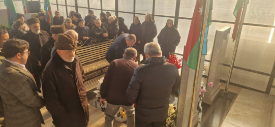 Şəhid Cabbarov Əli Baba oğlunun doğum günü ilə əlaqədar məzarı ziyarət olundu