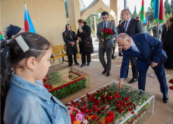 8 Noyabr- “Zəfər Günü”nün beşinci ildönümü ilə əlaqədar ölkəmizin hər yerində olduğu kimi Binəqədi rayonunda da şəhidlərimizin əziz xatirəsi böyük ehtiramla yad edildi