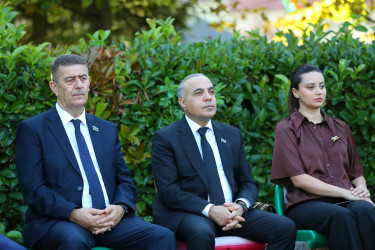 “Şəhərsalma və Memarlıq İli” çərçivəsində Binəqədi rayonunda 20 Sentyabr-Dövlət Suverenliyi Gününə həsr olunmuş “Suveren Azərbaycan-milli qürurumuz və dövlətçilik irsimiz” adlı tədbir keçirildi
