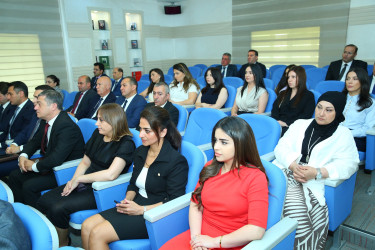 23 iyun 2025-ci il tarixində Binəqədi Rayon İcra Hakimiyyətinin inzibati binasında “23 İyun – Dövlət Qulluqçularının Peşə Bayramı" münasibətilə tədbir keçirildi