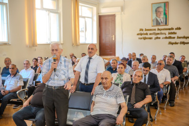 14 avqust 2025-ci il tarixində Binəqədi Rayon İcra Hakimiyyətinin başçısı Elxan Allahverdiyevin 7-ci mikrorayon sakinləri ilə səyyar qəbulu keçirildi