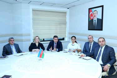 Binəqədi Rayon İcra Hakimiyyətində “Konstitusiya və Suverenlik İli” çərçivəsində  “Rayon İcra Hakimiyyətində və tabeli qurumlarda çalışan məsul şəxslərə iş fəaliyyətində stressin idarə edilməsi, ünsiyyət bacarıqlarının təkmilləşməsi və iş şəraitinə adaptasiya olunma mexanizmi” mövzusunda təlim keçirildi