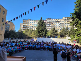 Binəqədi rayonunda fəaliyyət göstərən təhsil ocaqlarında da "15 sentyabr - Bilik Günü" qeyd edildi