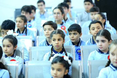 Binəqədi rayonu 83 № li məktəb-liseydə Ümummilli Lider Heydər Əliyevin xatirəsinə həsr olunmuş “Ulu Öndərin izi ilə – nəsildən nəsilə” adlı tədbir keçirildi