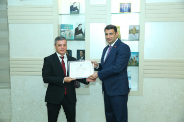 23 iyun 2025-ci il tarixində Binəqədi Rayon İcra Hakimiyyətinin inzibati binasında “23 İyun – Dövlət Qulluqçularının Peşə Bayramı" münasibətilə tədbir keçirildi