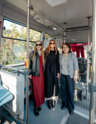 Heydər Əliyev Fondunun vitse-prezidenti, IDEA İctimai Birliyinin təsisçisi və rəhbəri Leyla Əliyeva, Bakı Media Mərkəzinin rəhbəri Arzu Əliyeva və Alena Əliyeva “Təmiz Dünya” Qadınlara Yardım İctimai Birliyinin sığınacaq mərkəzində yaşayan uşaqlar üçün təşkil olunan bayram şənliyində iştirak etdilər