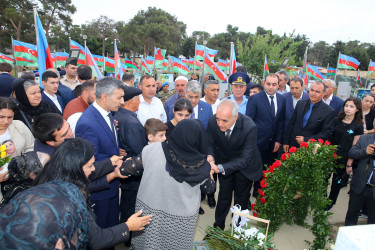 Şəhid Şadmanov Əkrəm Yunus oğlunun şəhadətinin birinci ildönümü ilə əlaqədar 2-ci Fəxri Xiyabanda qəbirüstü abidəsi ziyarət olundu