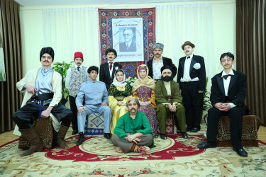 Binəqədi rayonu 30 № li tam orta məktəbin şagirdlərinin ifasında Azərbaycan bəstəkarı, Şərqdə ilk operanın yaradıcısı, böyük musiqişünas-alim Üzeyir Hacıbəylinin anadan olmasının 140 illik yubileyinə həsr olunmuş “O olmasın, bu olsun” operettası səhnələşdirildi