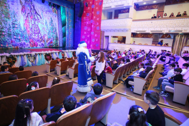Rayon ərazisində yaşayan uşaqlar sosialyönümlü layihə çərçivəsində Akademik Milli Dram Teatrında “Gözəl və Bədheybət” tamaşasını izlədilər