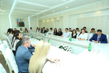 “Şəhərsalma və Memarlıq İli” çərçivəsində 2025-2026-cı tədris ilində ali təhsil müəssisələrinə tələbə qəbulu imtahanında Binəqədi rayonu üzrə yüksək nəticə göstərən gənclərlə  görüş keçirildi