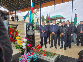 Şəhid Cabbarov Əli Baba oğlunun şəhadətinin ildönümü ilə əlaqədar məzarı ziyarət edildi