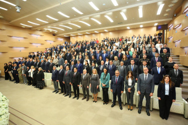 “Şəhərsalma və Memarlıq İli” çərçivəsində Binəqədi rayonunda Ümummilli Lider Heydər Əliyevin anadan olmasının 103-cü ildömümünə həsr olunmuş “TARİXİN, LİDERLİYİN VƏ XİLASKARLIĞIN HEYDƏR ƏLİYEV ZİRVƏSİ" adlı tədbir keçirildi
