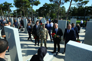 27 Sentyabr Anım Günü ilə əlaqədar ölkəmizin hər yerində olduğu kimi Binəqədi rayonunda da şəhidlərimizin əziz xatirəsi böyük ehtiramla yad edildi