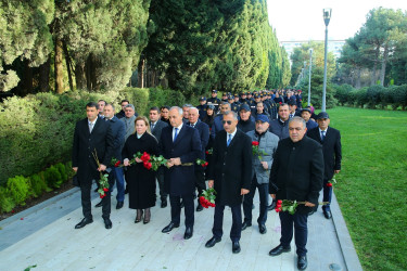 Müasir, müstəqil və qalib Azərbaycanın memarı, xalqımızın Ümummilli Lideri Heydər Əliyevin anım günü ilə əlaqədar Fəxri Xiyabanda məzarı ziyarət olunaraq əziz xatirəsi ehtiramla yad edildi