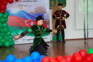 Binəqədi rayonu  3 nömrəli tam orta məktəbdə 8 Noyabr - Zəfər gününə həsr edilmiş “Xarıbülbülün Qərənfilə Müjdəsi” adlı tədbir keçirildi