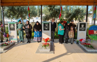 8 Noyabr- “Zəfər Günü”nün beşinci ildönümü ilə əlaqədar ölkəmizin hər yerində olduğu kimi Binəqədi rayonunda da şəhidlərimizin əziz xatirəsi böyük ehtiramla yad edildi