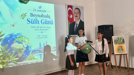 6 № li Uşaq-Gənclər İnkişaf Mərkəzində 21 Sentyabr–Beynəlxalq Sülh Gününə həsr olunmuş  "Sülh, dostluq və həmrəylik naminə” adlı tədbir keçirildi