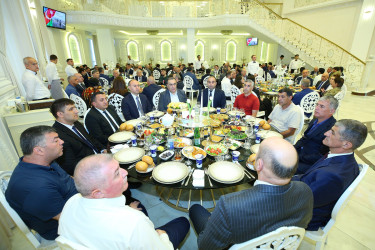 Binəqədi Rayon İcra Hakimiyyətinin təşkilatçılığı ilə şəhidlərin əziz xatirəsinə ehsan süfrəsi açıldı