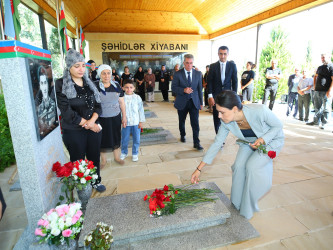 27 Sentyabr Anım Günü ilə əlaqədar ölkəmizin hər yerində olduğu kimi Binəqədi rayonunda da şəhidlərimizin əziz xatirəsi böyük ehtiramla yad edildi