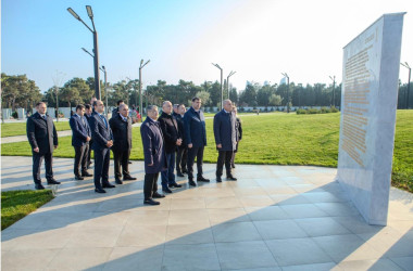 8 Noyabr- “Zəfər Günü”nün beşinci ildönümü ilə əlaqədar ölkəmizin hər yerində olduğu kimi Binəqədi rayonunda da şəhidlərimizin əziz xatirəsi böyük ehtiramla yad edildi
