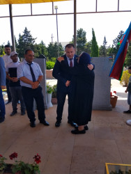 Şəhid Bağırov Elçin Yunus oğlunun doğum günü ilə əlaqədar məzarı ziyarət olundu