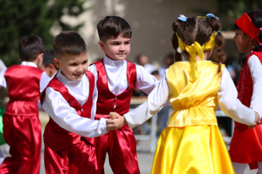 Binəqədi rayonu 143 № li tam orta məktəbdə 1 iyun- “Uşaqların Beynəlxalq Müdafiəsi Günü”nə həsr edilmiş tədbir keçirildi