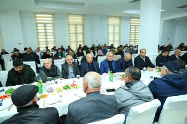 Binəqədi Rayon İcra Hakimiyyətinin təşkilatçılığı ilə Heydər Məscidində xalqımızın Ümummilli Lideri Heydər Əliyevin əziz xatirəsinə ehsan süfrəsi təşkil olundu