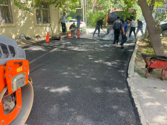 Binəqədi Rayon İcra Hakimiyyəti təşkilatçılığı ilə Azərbaycan Avtomobil Yolları Dövlət Agentliyi tərəfindən rayonun müxtəlif ərazilərində asfaltlama işləri davam etdirilir