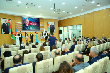 “Konstitusiya və Suverenlik İli” çərçivəsində ümummilli lider Heydər Əliyevin anadan olmasının 102-ci ildönümünə həsr olunmuş “Ümummilli Lider Heydər Əliyev müstəqil Azərbaycan Konstitusiyasının müəllifidir” adlı tədbir keçirildi