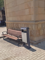 Binəqədi rayonunda metronun "Avtovagzal" stansiyası ətrafında yerləşən parkda abadlıq işləri mütəmadi davam etdirilir