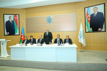 Binəqədi rayon təsərrüfatının 2025-2026-cı illərin payız-qış mövsümünə hazırlığın vəziyyəti, qış aylarında Rayon İcra Hakimiyyətinin, təsərrüfat xidmətlərinin, ayrı-ayrı idarə, müəssisə və təşkilatların qarşısında duran vəzifələrə həsr olunmuş müşavirə keçirildi
