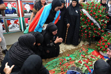 Abşeron rayonunun Mehdiabad qəsəbə Qəbiristanlığında Birinci Qarabağ Müharibəsi zamanı şəhid olmuş 4 hərbçimizin nəşi dəfn olundu