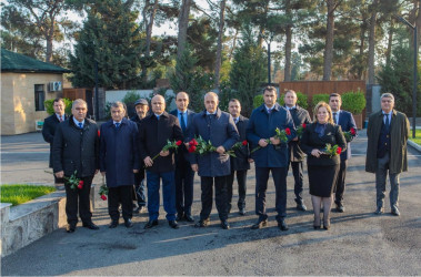 8 Noyabr- “Zəfər Günü”nün beşinci ildönümü ilə əlaqədar ölkəmizin hər yerində olduğu kimi Binəqədi rayonunda da şəhidlərimizin əziz xatirəsi böyük ehtiramla yad edildi