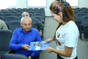 Binəqədi Rayon İcra Hakimiyyəti rəqəmsallaşma sahəsində qəbul edilən yol xəritələri və dövlət proqramlarının icrası istiqamətində vətəndaşlar və yerli qurumlar arasında maarifləndirmə və təşviqat tədbirləri həyata keçirir