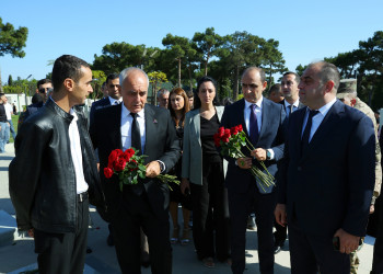 27 Sentyabr Anım Günü ilə əlaqədar ölkəmizin hər yerində olduğu kimi Binəqədi rayonunda da şəhidlərimizin əziz xatirəsi böyük ehtiramla yad edildi