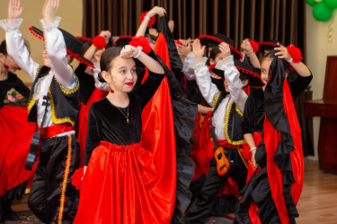 “Konstitusiya və Suverenlik İli” çərçivsində Binəqədi rayonu Vahid Əzizov adına 30 nömrəli tam orta məktəbdə "1 iyun - Uşaqların Beynəlxalq Müdafiəsi Günü”nə həsr edilmiş “Suveren dövlətin gələcəyi” adlı tədbir keçirildi
